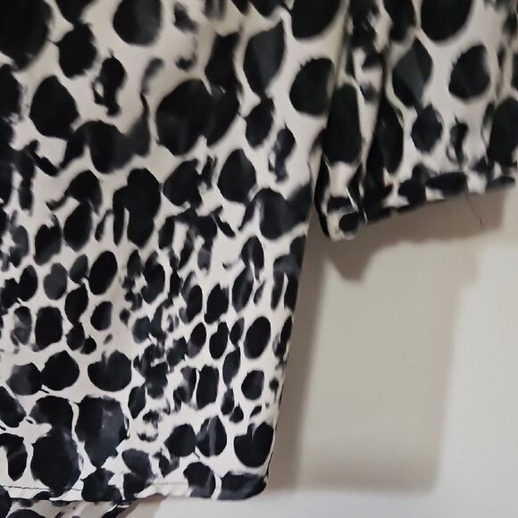 Liz Lange Black and White 3/4 Sleeve Button Down Shirt - Picture 5 of 7